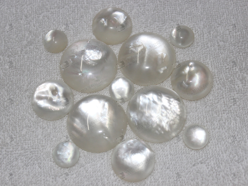 White MOP and smooth crystal quartz doublets,round doublets,mix sizes 白貝光身雙層石