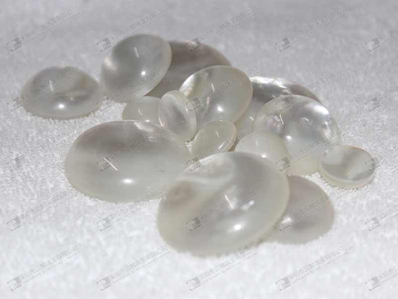 White MOP and smooth crystal quartz doublets,round doublets,mix sizes 白貝光身雙層石