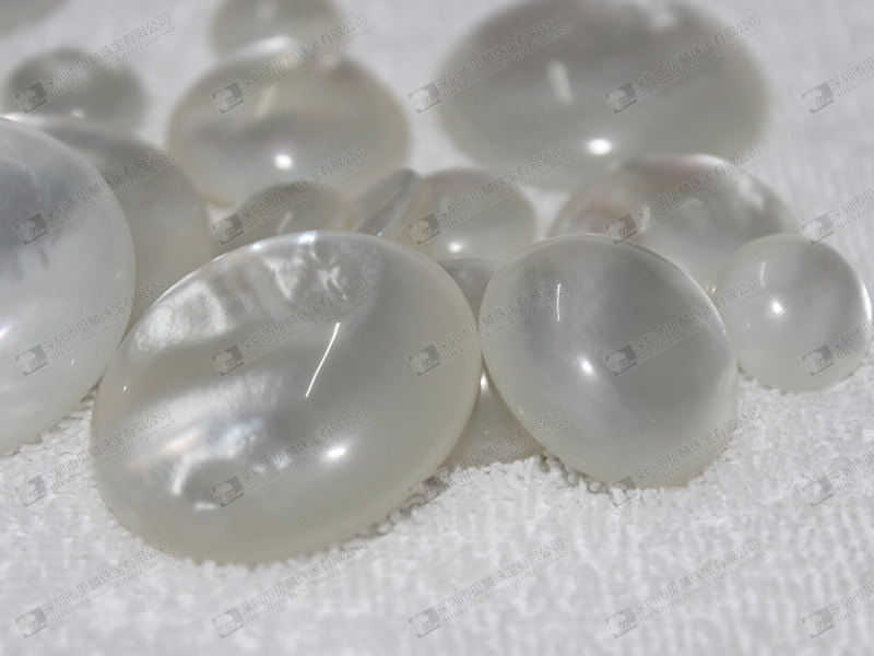 White MOP and smooth crystal quartz doublets,round doublets,mix sizes 白貝光身雙層石